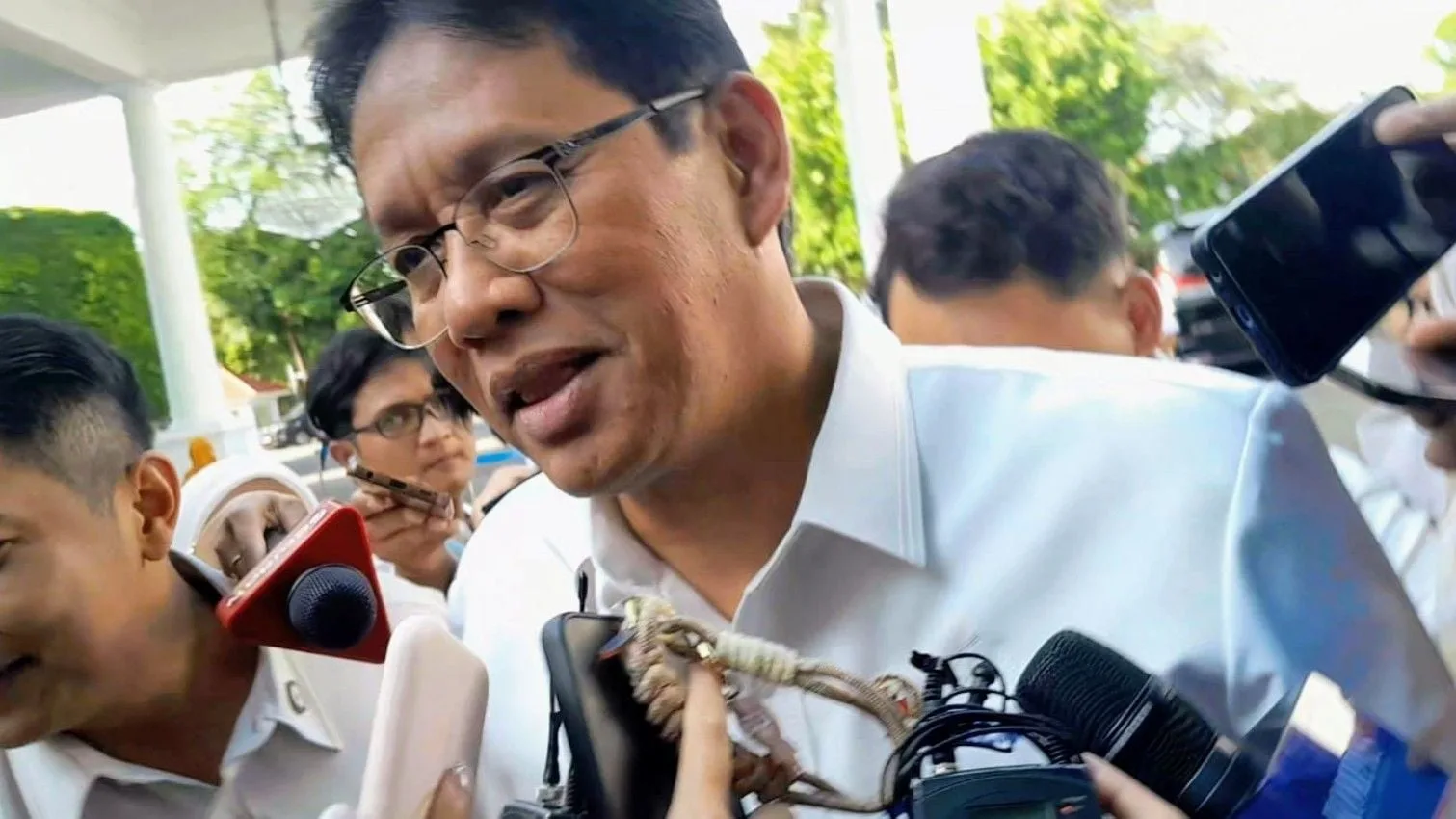 Menteri Keuangan, Purbaya Yudhi Sadewa, ditemui awak media sebelum pertemuan rapat terbatas dengan Presiden Prabowo Subianto di Istana Kepresidenan Jakarta, Senin (5/1/2026).