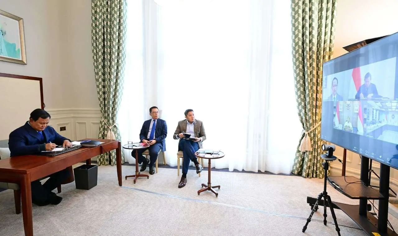 Presiden Prabowo Subianto memimpin rapat terbatas (ratas) melalui video conference dari London, Inggris, Senin 19 Januari 2026.