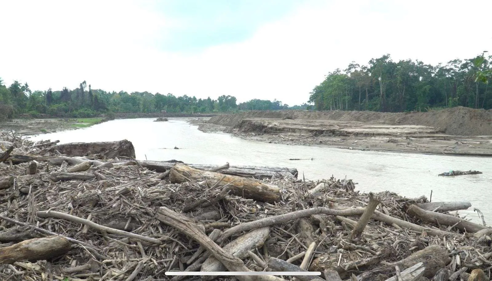 Penampakan Sungai Krueng Tiro di Kabupaten Pidie, Aceh pasca-banjir bandang yang terjadi pada akhir November 2025 lalu.