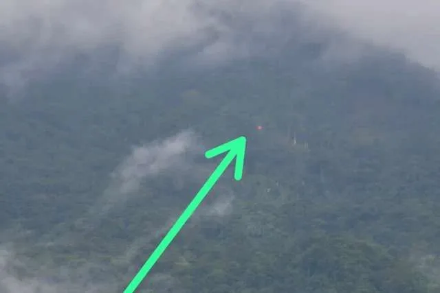 Titik api diduga pesawat ATR 42-500 yang dilaporkan hilang kontak di kawasan pegunungan Leang-Leang, Maros, Sulawesi Selatan, Sabtu 17 Januari 2026.