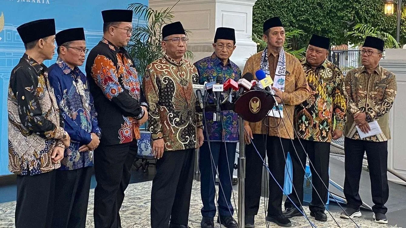 Ketua Umum (Ketum) Pengurus Besar Nahdlatul Ulama (PBNU), K.H Yahya Cholil Staquf (bicara di podium), saat konferensi pers usai mengikuti pertemuan dengan Presiden Prabowo Subianto di Komoleks Istana Kepresidenan, Jakarta, Selasa 3 Februari 2026.