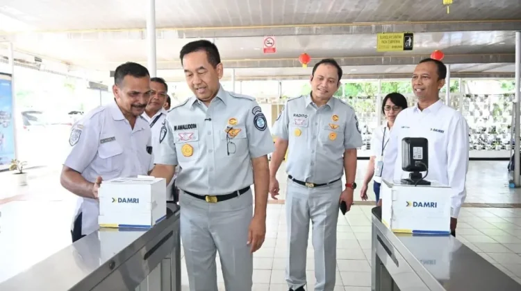 Direktur Utama Jasa Raharja Muhammad Awaluddin melakukan kunjungan kerja ke Perum Damri Cabang Kemayoran, Jakarta.
