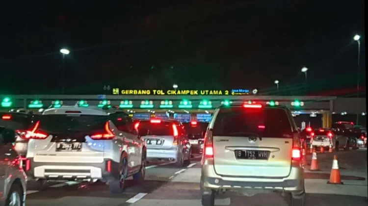 PT Jasamarga Jalanlayang Cikampek (JJC) mencatat sebanyak 44.918 kendaraan meninggalkan Jakarta pada periode H-3 Tahun Baru Imlek.