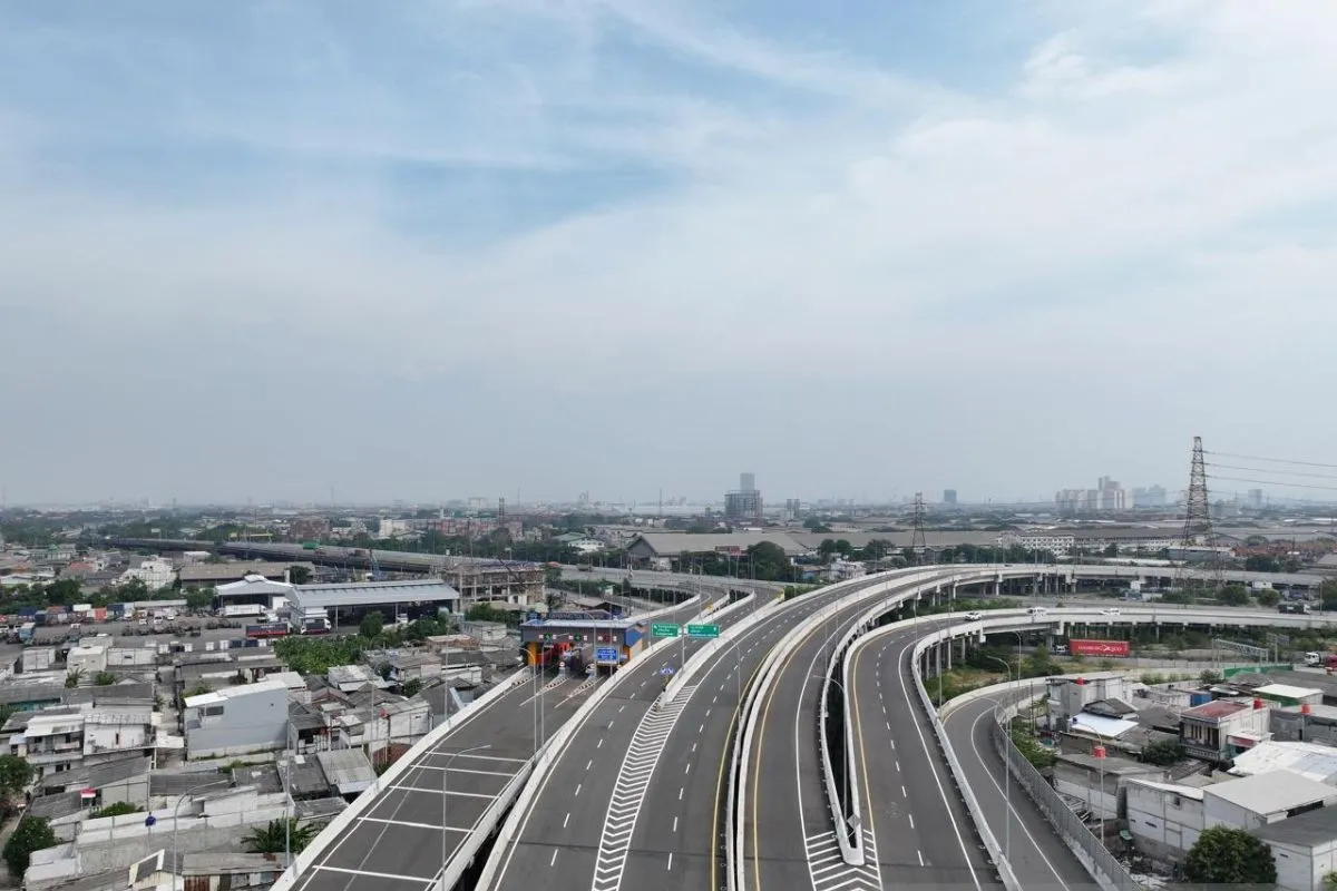 Jalan Tol Cibitung–Cilincing (JTCC) yang merupakan bagian dari Jakarta Outer Ring Road 2 (JORR2).