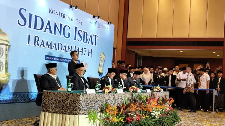 Menag Harap Umat Islam Puasa Serentak 19 Februari 2026 Menteri Agama Nasaruddin Umar (Tengah) tengah memberikan keterangan pers penetapan 1 Ramadan 1447 H di Hotel Borobudur, Jakarta Pusat, Selasa, 17 Februari 2026. Terpantau Ketua Umum Majelis Ulama Indonesia (MUI) KH Anwar Iskandar (Kiri-kanan), Ketua Komisi VIII Marwan Dasopang dan Wakil Menteri Agama Romo R. Muhammad Syafi’i.