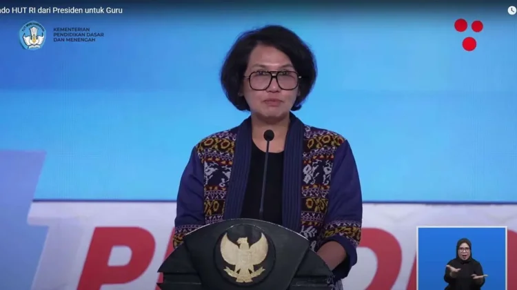 Sekretaris Jenderal Kementerian Pendidikan Dasar, dan Menengah (Sekjen Kemendikdasmen), Suharti saat memberi sambutan di acara Kado HUT RI dari Presiden untuk Guru, di Jakarta, Rabu (6/8/2025)