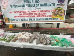 Kepedulian Sosial Dukung UMKM: Komunitas Wartawan Peduli Sawahlunto, IPJI dan AWI Bagi Takjil Gratis