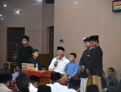 Gubernur Sumbar Serahkan Bantuan Rp50 Juta untuk Masjid Agung Nurul Islam Sawahlunto dalam Safari Ramadhan