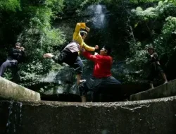 Di Bawah Gemuruh Air Terjun, Ilmu Silek Tradisi Pandeka Tungga Terus Mengalir