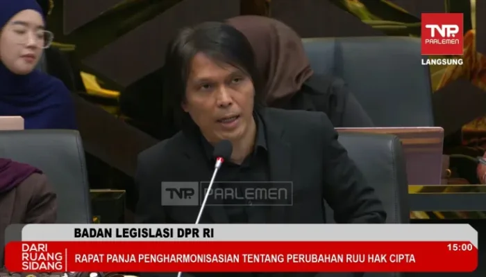 Anggota Komisi X DPR RI, Once Mekel, berbicara dalam rapat Panja Pengharmonisasian Tentang Perubahan RUU Hak Cipta di Kompleks Parlemen, Senayan, Jakarta, Selasa, 10 Maret 2026.
