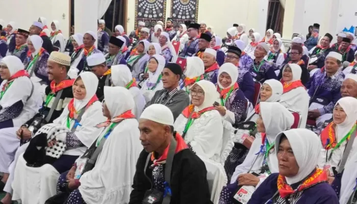 Jemaah umrah yang hendak berangkat ke Tanah Sucj, Mekah, Arab Saudi melalui Bandara Internasional Soekarno-Hatta.