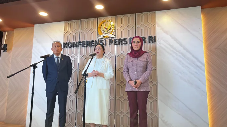 Ketua DPR RI Puan Maharani (tengah) usai memimpin Rapat Paripurna DPR RI di Kompleks Parlemen, Jakarta Pusat, Selasa, 10 Maret 2026Ketua DPR RI Puan Maharani (tengah) usai memimpin Rapat Paripurna DPR RI di Kompleks Parlemen, Jakarta Pusat, Selasa, 10 Maret 2026.