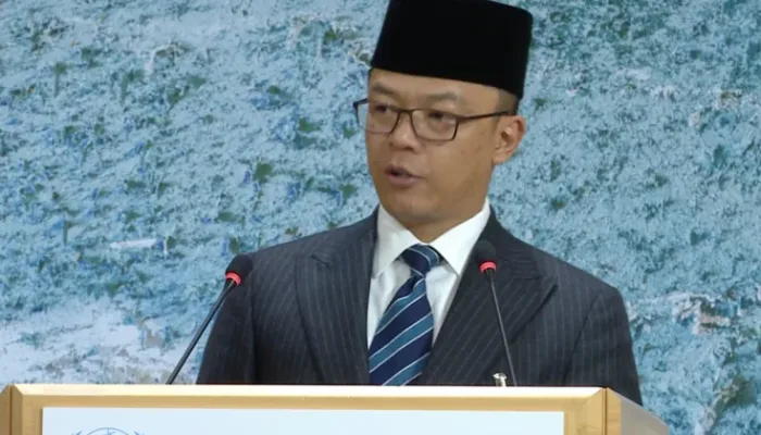 Juru Bicara Kemlu RI, Yvonne Mewengkang, saat press briefing, Jumat, 6 Maret 2026, di Ruang Palapa, Kemlu RI, Jakarta.