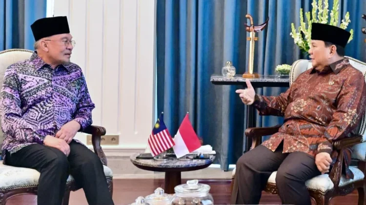 Presiden Prabowo Subianto (kanan), bersama Perdana Menteri (PM) Malaysia Anwar Ibrahim (kiri), saat menggelar pertemuan di Istana Merdeka, Jakarta, Jumat, 27 Maret 2026.