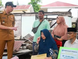 Pasca kebakaran rumah warga Wako Sawahlunto Salurkan Bantuan dan Ganti Dokumen Korban