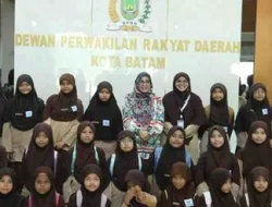 Ceria di Gedung Rakyat, Siswa SDIT Tunas Cendekia Belajar Jadi ‘Legislator Cilik’ di DPRD Batam