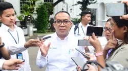 Menteri Pendidikan Tinggi, Sains, dan Teknologi (Mendiktisaintek) Brian Yuliarto, memberikan keterangan kepada wartawan di Istana Kepresidenan, Jakarta, Senin, 6 April 2026.