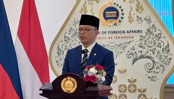 Menlu RI Sugiono saat menyampaikan pernyataan pers bersama usai menggelar pertemuan ke-8 Joint Commision for Bilateral Cooperation (JCBC) dengan Menlu Filipina Maria Theresa Lazaro, Kamis, 23 April 2026 di Gedung Pancasila, Kemlu RI, Jakarta