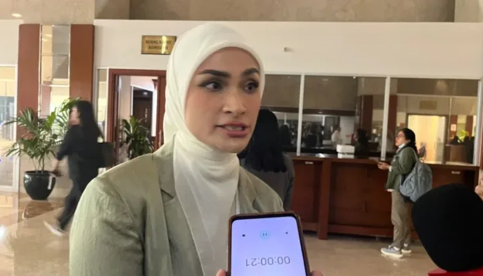 Wakil Ketua Komisi XII Putri Zulkifli Hasan saat ditemui usai Rapat Dengar Pendapat dengan Kementerian Lingkungan Hidup di Komplek Parlemen Senayan, Jakarta, Senin, 6 April 2026.