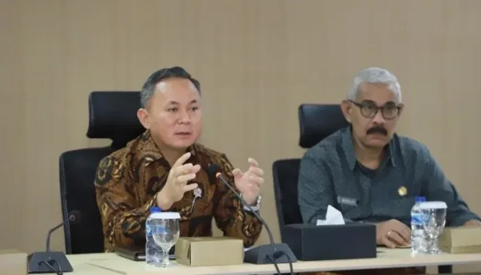 Wakil Menteri Hak Asasi Manusia (Wamen HAM) Mugiyanto (kir) saat memberikan sambutan di Kantor Kementerian HAM, Jakarta.