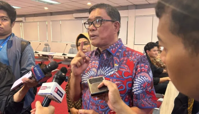 Ketua Umum APPMBGI, Abdul Rivai Ras saat diwawancarai awak media di Jakarta, Jumat, 1 Mei 2026