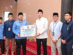 Wali Kota Riyanda Putra Pantau Langsung Penyaluran Zakat untuk Mustahiq