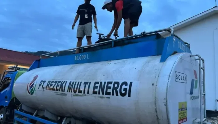 Ilustrasi - Polisi mengamankan truk tangki yang mengangkut BBM subsidi jenis bio solar tanpa dokumen resmi di Morowali Utara