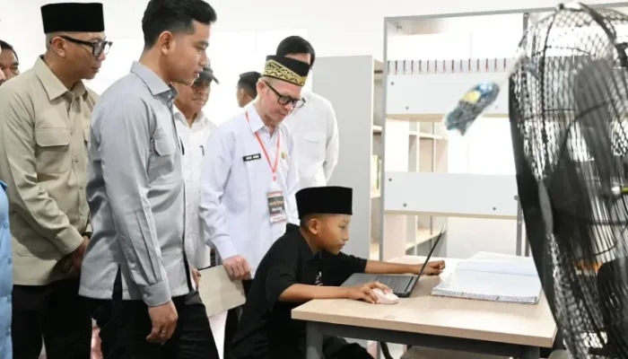 Wakil Presiden Gibran Rakabuming meninjau Sekolah Rakyat Terintegrasi 35 Bandar Lampung, Jumat, 8 Mei 2026.