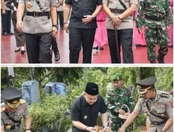 Maknai Hari Bhayangkara, Wawako Jeffry dan Kapolda Sumbar Ziarah ke TMP Kubang Sirakuk