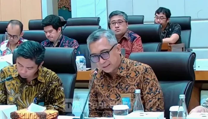 Dirjen Ketahanan, Perwilayahan, dan Akses Industri Internasional (KPAII) Kementerian Perindustrian, Tri Supondy (kanan) dalam RDP RUU Kawasan Industri di Kompleks Parlemen, Senayan, Jakarta, Senin, 29 uni 2026