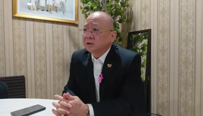 Gembala Sidang Gereja Suara Kebenaran Injil (GSKI) Rehobot, Pdt. Kornelis AJ, memberikan keterangan kepada RRI usai ibadah di salah satu pusat perbelanjaan di Jakarta, Minggu, 27 Juli 2026