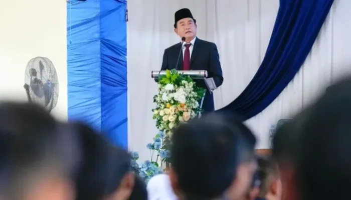 Menko Kumham Imipas Yusril Ihza Mahendra dalam acara Tasyakuran Ulang Tahun Ke-10 Pesantren Modern Internasional (PMI) Dea Malela di Sumbawa, Nusa Tenggara Bara