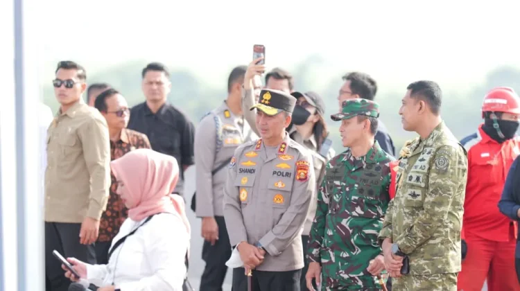 Kapolda Sumatera Selatan Irjen Pol. Sandi Nugroho bersama Pangdam II/Sriwijaya dan jajaran Forum Koordinasi Pimpinan Daerah meninjau kesiapan pengamanan kunjungan kerja Wakil Presiden Gibran Rakabuming Raka di Jembatan Musi V, Palembang, Kamis, 16 Juli 2026