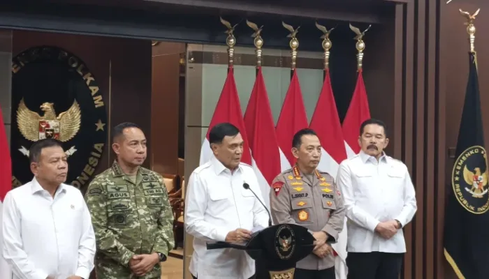 Dari kiri ke kanan, Kepala BIN Jenderal TNI (Purn.) Muhammad Herindra, Panglima TNI Jenderal TNI Agus Subiyanto, Menko Polkam Jenderal TNI (Purn.) Djamari Chaniago, Kapolri Jenderal Polisi Listyo Sigit Prabowo, dan Jaksa Agung ST Burhanuddin memberikan keterangan pers di Kantor Kemenko Polkam, Jakarta, Rabu, 5 Agustus 2026