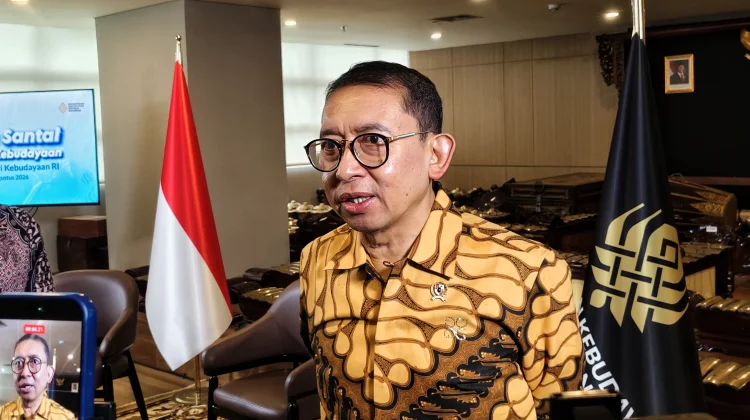 Menteri Kebudayaan, Fadli Zon saat ditemui wartawan usai menghadiri Bincang Santai Pemajuan Kebudayaan, Gedung Kementerian Kebudayaan, Jakarta Selatan, Rabu, 5 Agustus 2026.