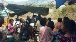 ejumlah korban gempa di Desa Lidi di Pulau Palu'e, Kabupaten Sikka masih terisolir selama lima hari pasca bencana gempa bumi magnitudo 7,7 di NTT.