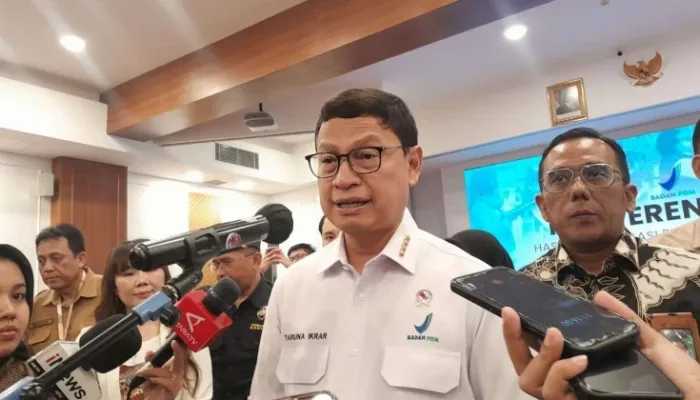 Kepala BPOM Taruna Ikrar menjawab awak media soal zat etomedate yang menyeret sebaran jule yang ditangani Kepolidian.