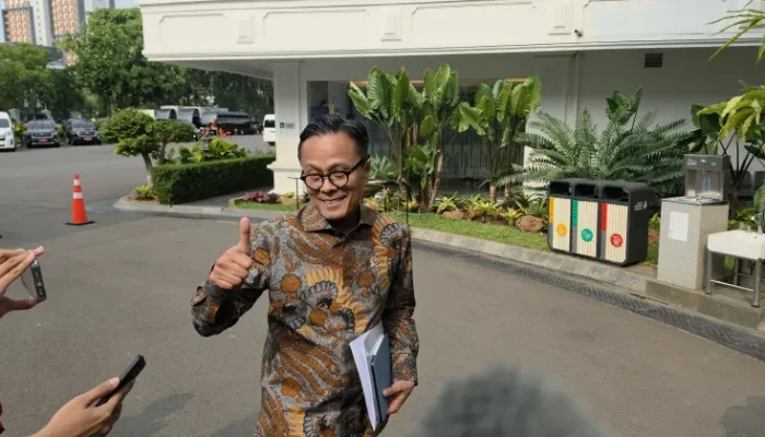 Direktur Operasional Danantara atau Chief Operating Officer (COO) Danantara, Dony Oskaria, saat ditemui wartawan di Kompleks Istana Kepresidenan, Jakarta, Rabu, 30 September 2026.