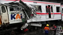 Kecelakaan kereta api yang melibatkan KA Argo Bromo Anggrek, KRL Commuter Line, dan sebuah taksi online terjadi di Stasiun Bekasi Timur, Jawa Barat, Senin, 27 April 2026 malam