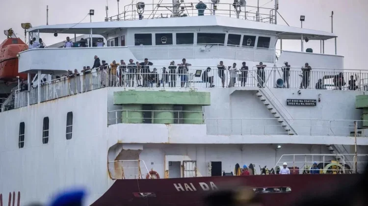 Ilustrasi - Sejumlah penumpang kapal motor penumpang (KMP) Virgo Transport 8 tiba menggunakan kapal MV Haida di Pelabuhan Tri Sakti, Banjarmasin, Kalimantan Selatan, Minggu 13 September 2026