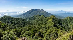 Bentang alam Gunung Ungaran, Jawa Tengah, yang menjadi kawasan pengembangan Pembangkit Listrik Tenaga Panas Bumi (PLTP)