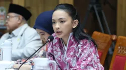 Anggota Komisi X DPR RI, Ruby Chairani Syiffadia, dalam Rapat Kerja Komisi X DPR RI bersama Mendiktisaintek di Kompleks Parlemen, Senayan, Jakarta, Senin, 21 September 2026.