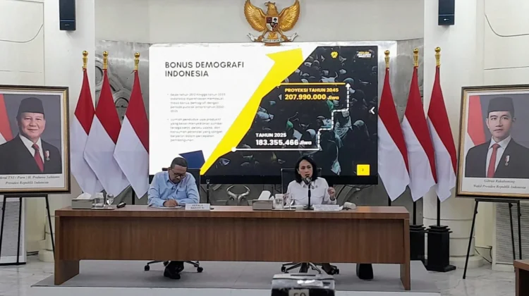 Wakil Menteri Pelindungan Pekerja Migran Indonesia Christina Aryani (kanan) dalam konferensi pers di Kantor Badan Komunikasi Pemerintah, Jakarta, Rabu, 2 September 2026