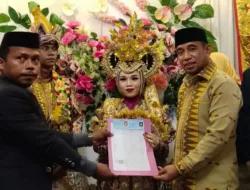 Disdukcapil Buton Tengah Jemput Bola, Pengantin Baru Langsung Terima KK dan KTP Usai Ijab Kabul