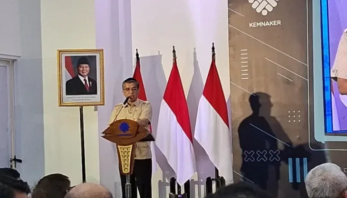 Menteri Ketenagakerjaan, Yassierli saat pidato dalam kegiatan Orientasi Peserta Pelatihan Vokasi Nasional 2026 Batch V di BBVP Kota Bekasi, Jumat, 16 Oktober 2026