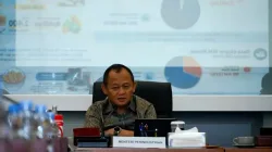 Menteri Perindustrian Muhammad Sarmuji memberikan pengarahan dalam rapat kerja internal dengan Direktorat Jenderal Industri Kecil, Menengah, dan Aneka (IKMA) di Jakarta, Rabu, 7 Oktober 2026